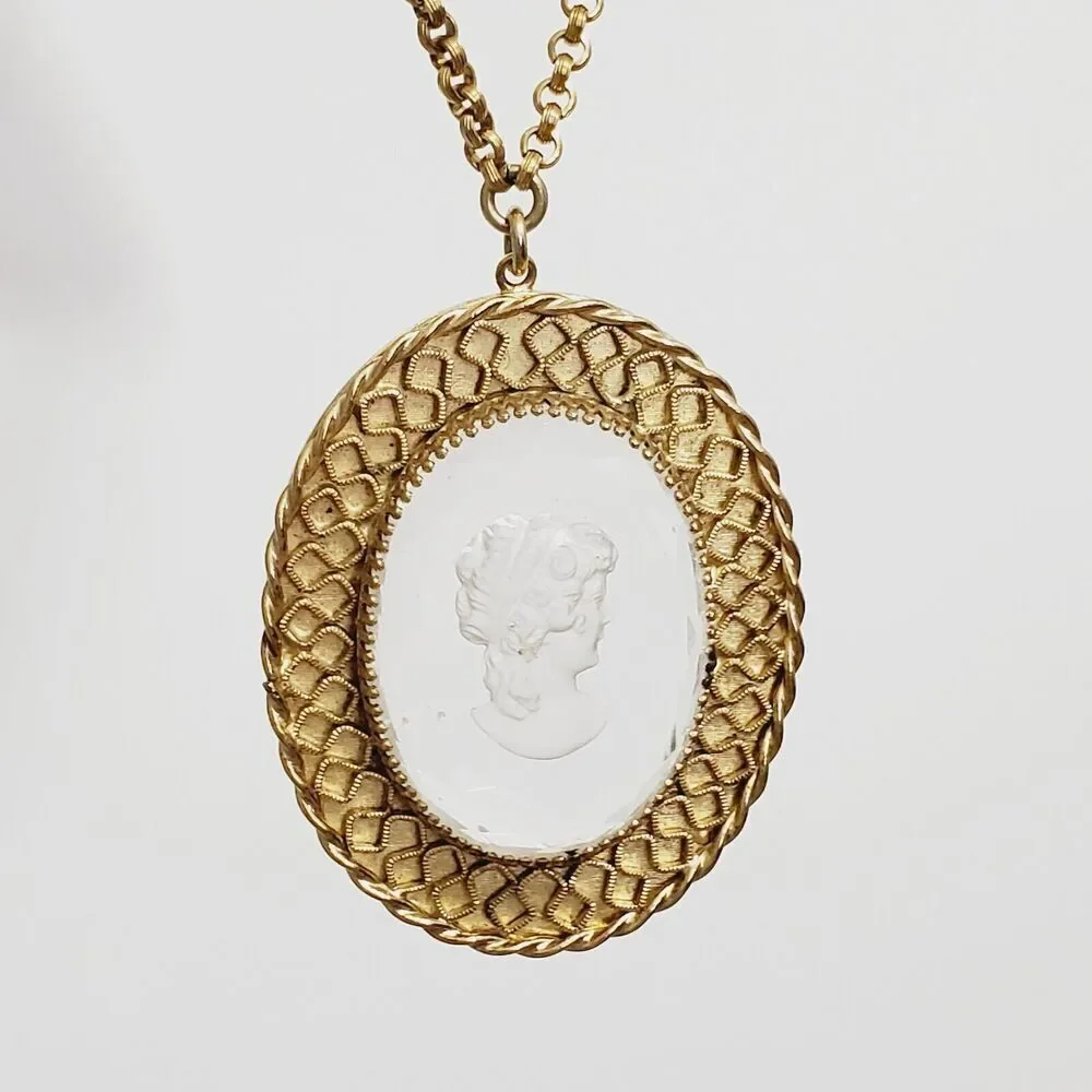 Vintage Whiting & Davis Gold Tone Reverse Carved Glass‎ Cameo Necklace 18” Chain - Picture 4 of 10